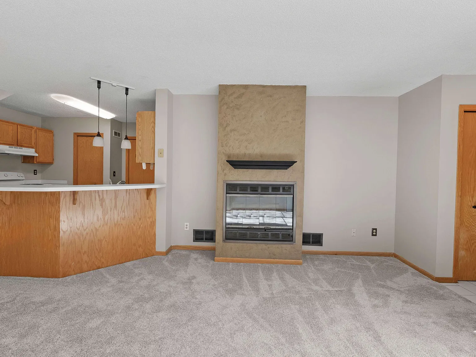 2 bed, 1080 sqft, $1,700 — Photo 3