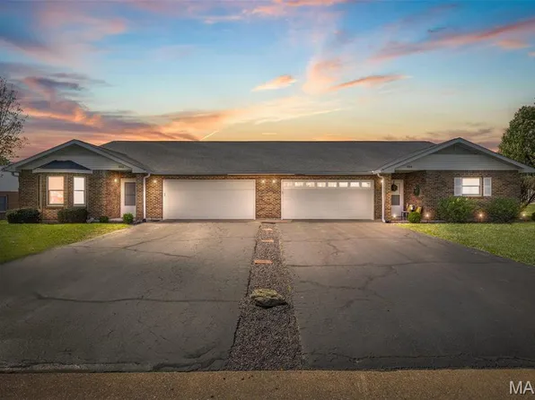 302 Bayberry Ln, Farmington, MO 63640