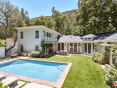 2774 Mandeville Canyon Rd, Los Angeles, CA, 90049