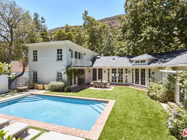 2774 Mandeville Canyon Rd, Los Angeles, CA 90049