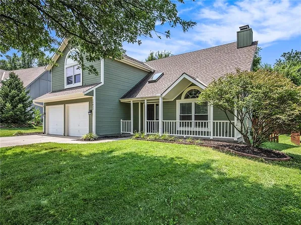 15832 Glenwood Ave, Overland Park, KS 66223