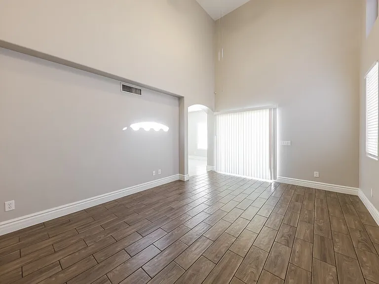 3424 E Rockwood Dr — Photo 4