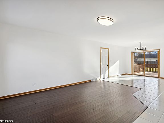 2nd image of 10255 Hawthorne Dr