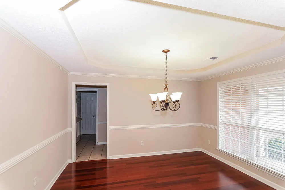 4 bed, 3.0 bath, 2466 sqft, $2,410 — Photo 3