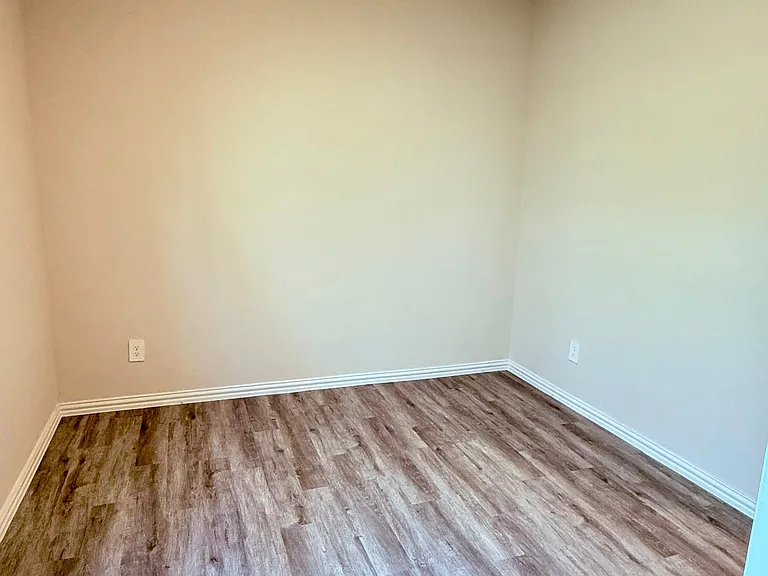 500 Weller Rd — Photo 17