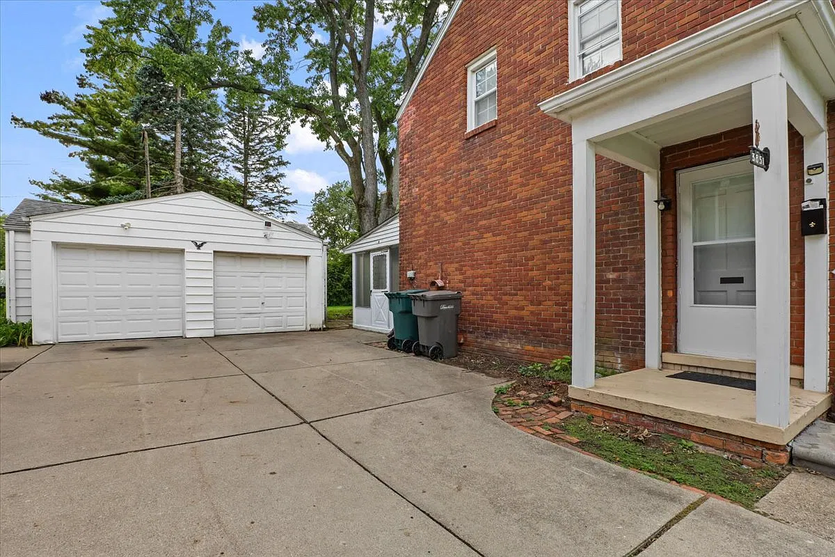 2 bed, 1330 sqft, $1,600 — Photo 4