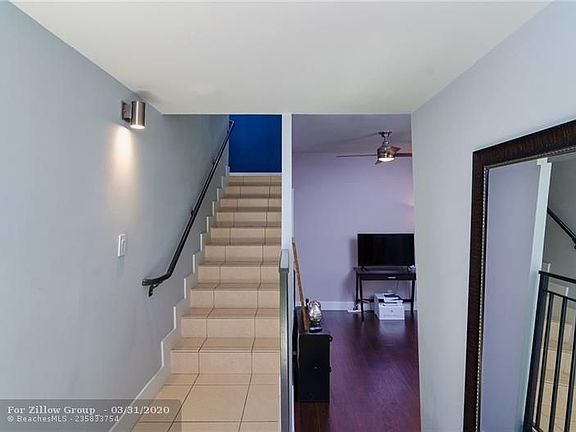 4th image of 729 SE 16th Ct #12