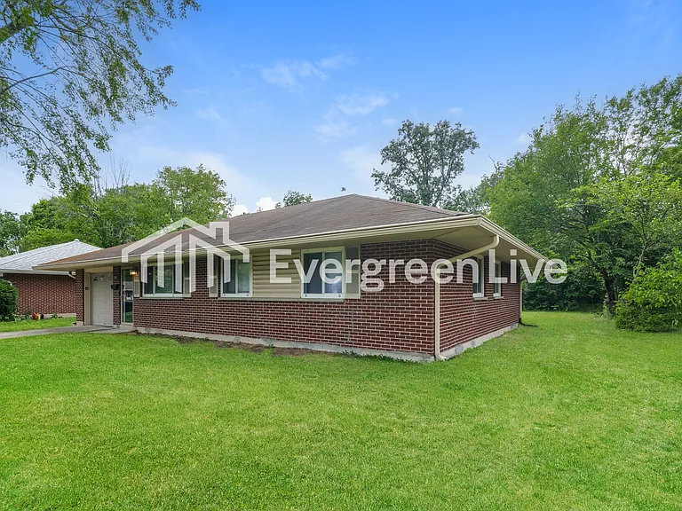 341 Stubbs Dr — Photo 2