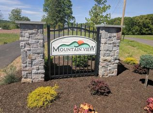 37 Mountain View Ln, Schwenksville, PA 19473