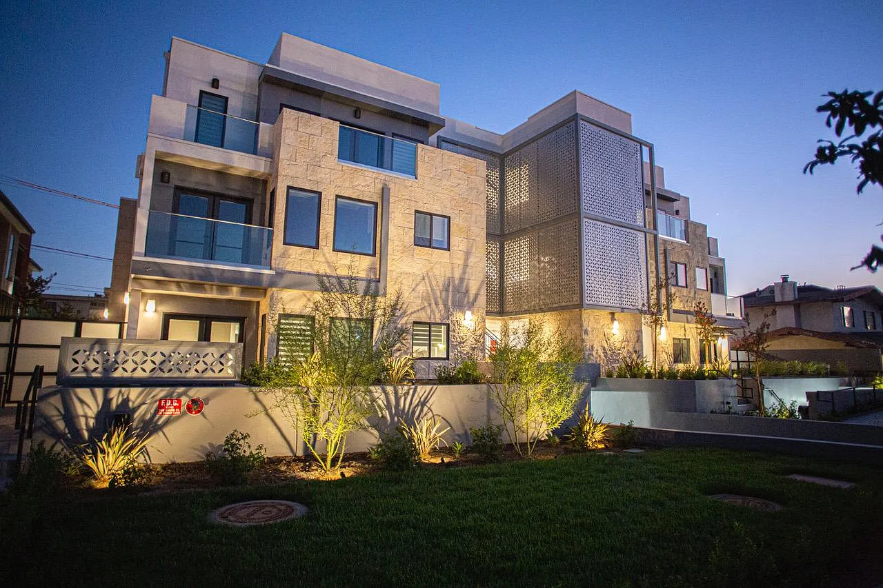 3 bed, 1400 sqft, $4,399 — Photo 1