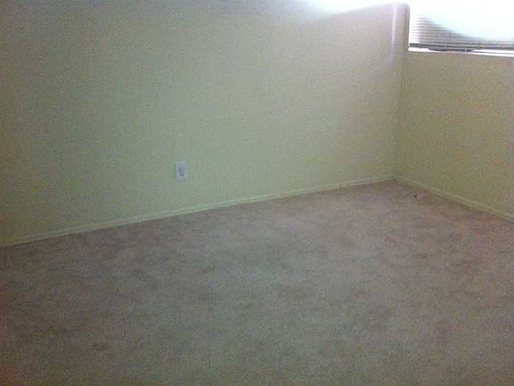 4th image of 4714 Eastwood Ln
