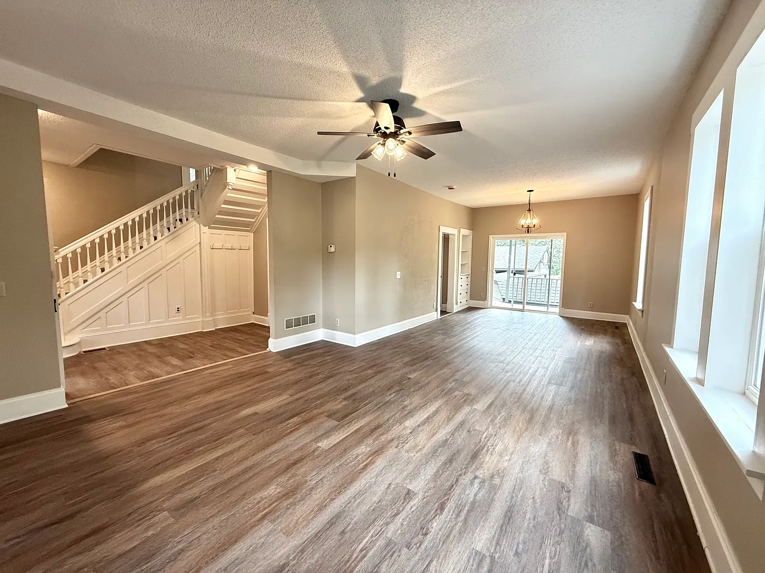 4 bed, 2035 sqft, $2,200 — Photo 2