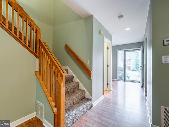 3rd image of 1716 Woodledge Cir