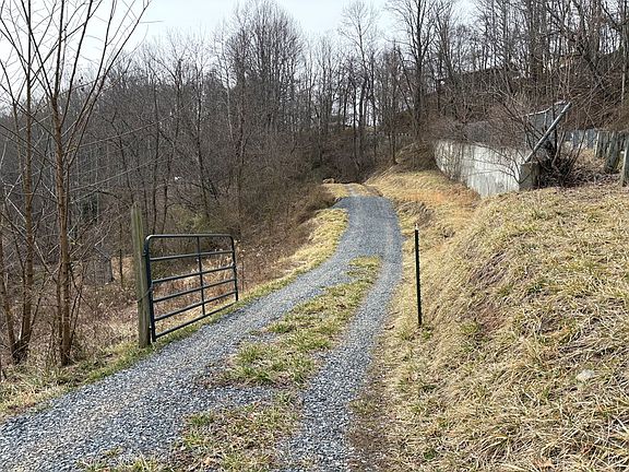 3rd image of 610 Lick Skillet Rd