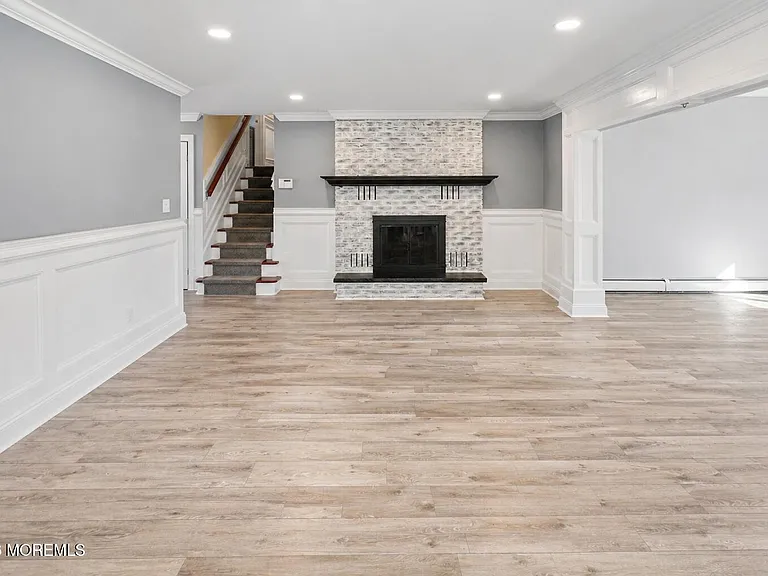 437 Adamston Rd — Photo 12