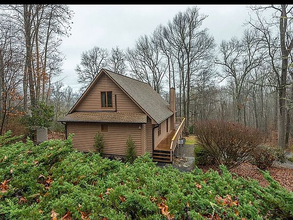 3rd image of 416 W Ridge Dr