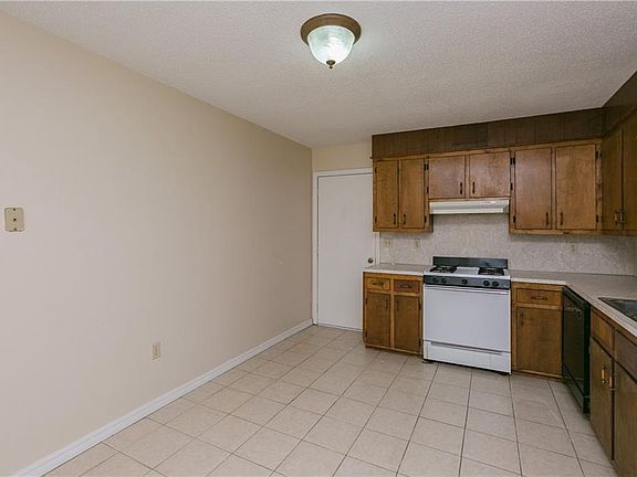 4th image of 103 E Alberta St