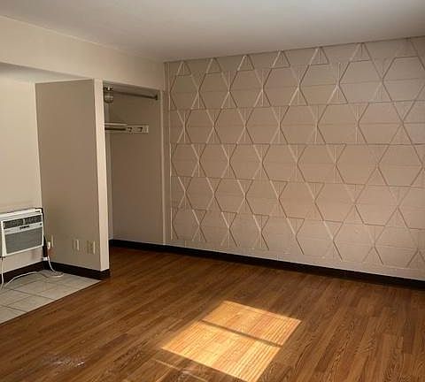 4th image of 2470 N High St APT B4