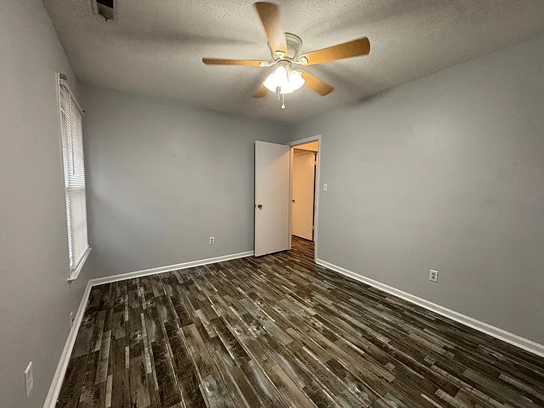102 Hillside Ct — Photo 22