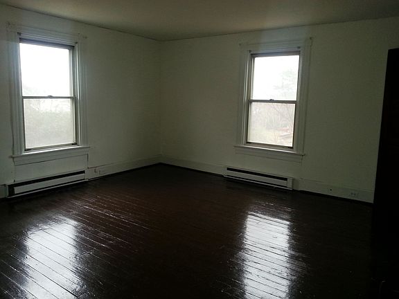 4th image of 226 Kenyon St