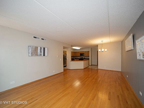 3rd image of 2919 N Harlem Ave APT 305