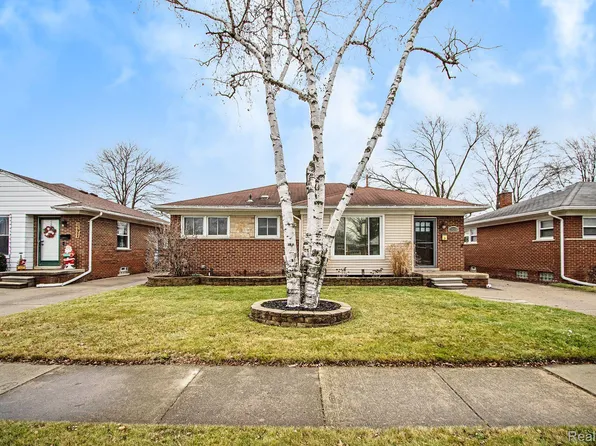 29248 Ursuline St, Saint Clair Shores, MI 48081