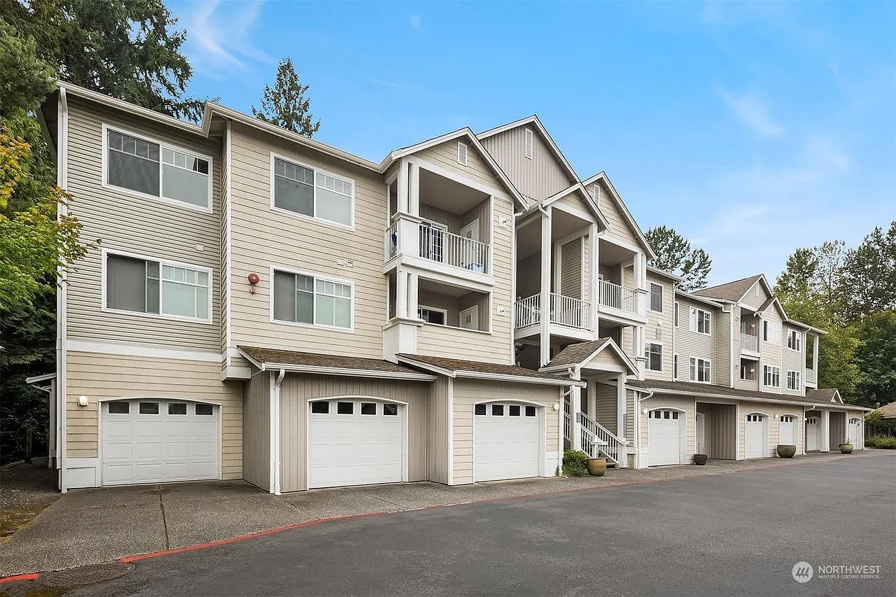 2 bed, 1033 sqft, $2,400 — Photo 1