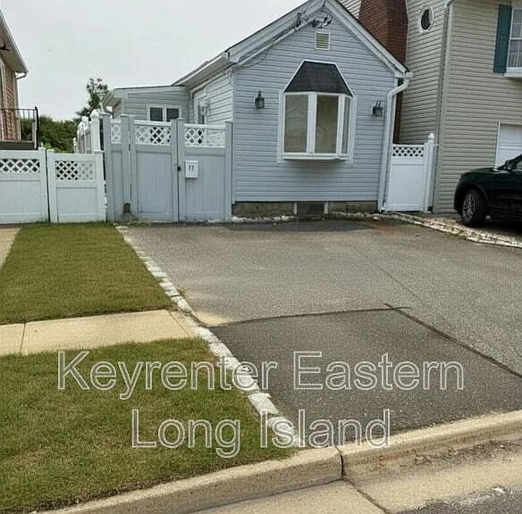 77 E Santa Barbara Rd — Photo 1