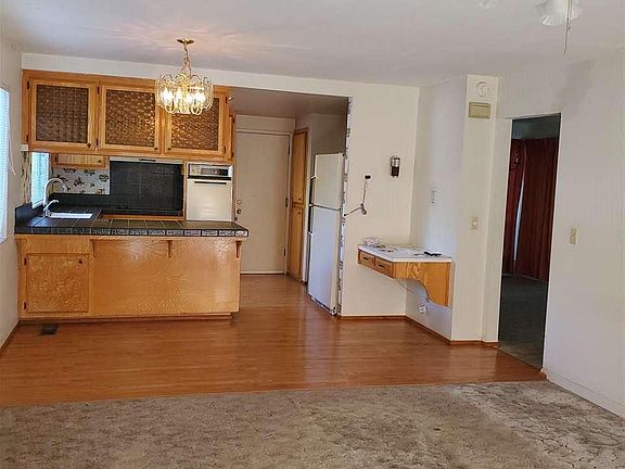 5th image of 320 Brookside Dr