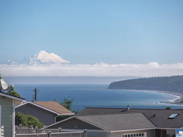 4 Rhododendron Dr, Sequim, WA 98382