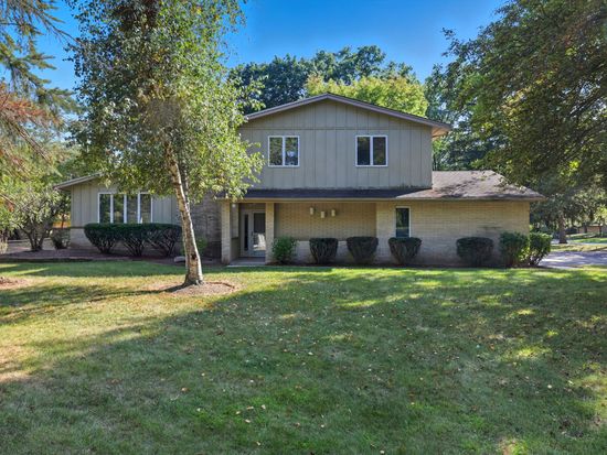 521 Deerpath Dr, Winthrop Harbor, IL 60096