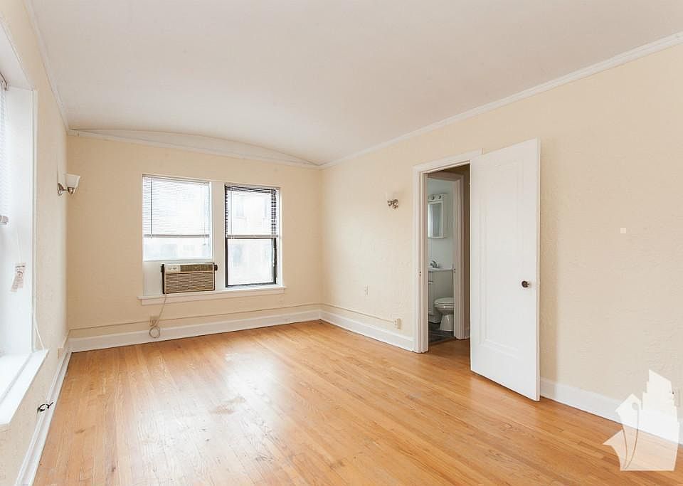 1st image of 536 W Arlington Pl APT 218A