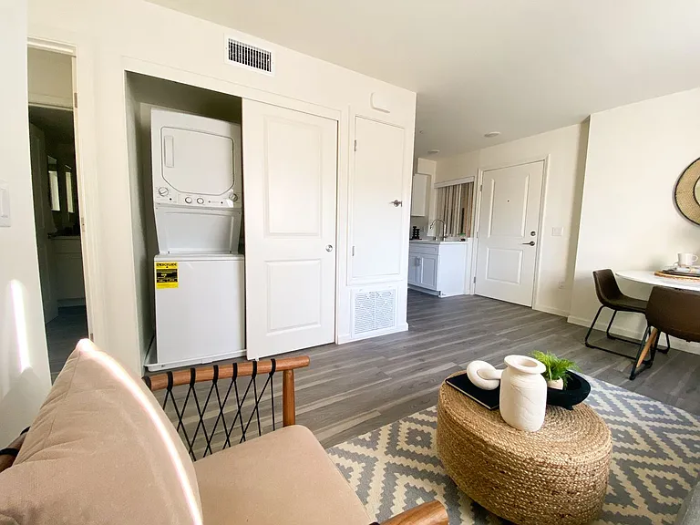 1704 Hornblend St — Photo 38