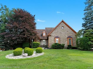 2135 Kennedy Dr, Rochester Hills, MI 48309