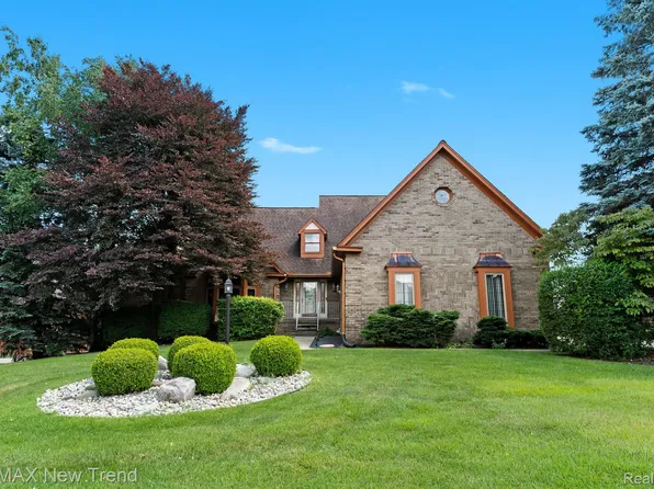 2135 Kennedy Dr, Rochester Hills, MI 48309