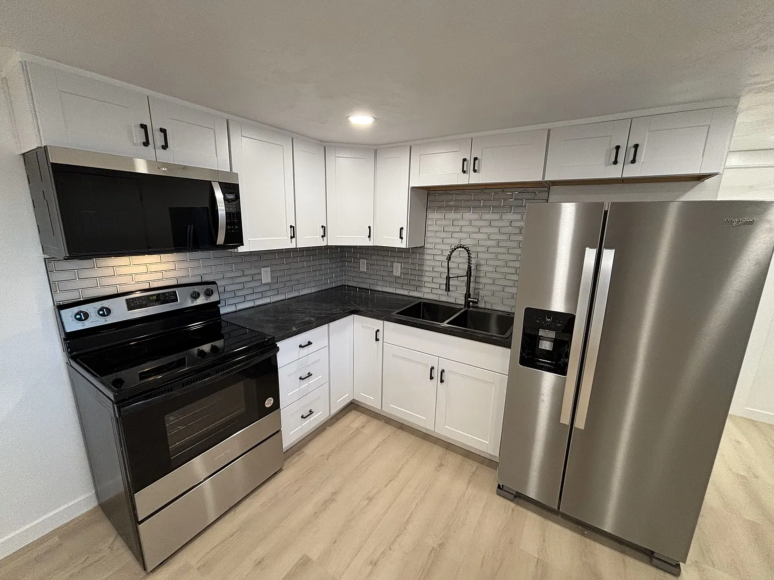 1 bed, 900 sqft, $1,200 — Photo 3