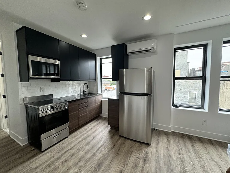 2475 Hughes Ave #2 — Photo 19