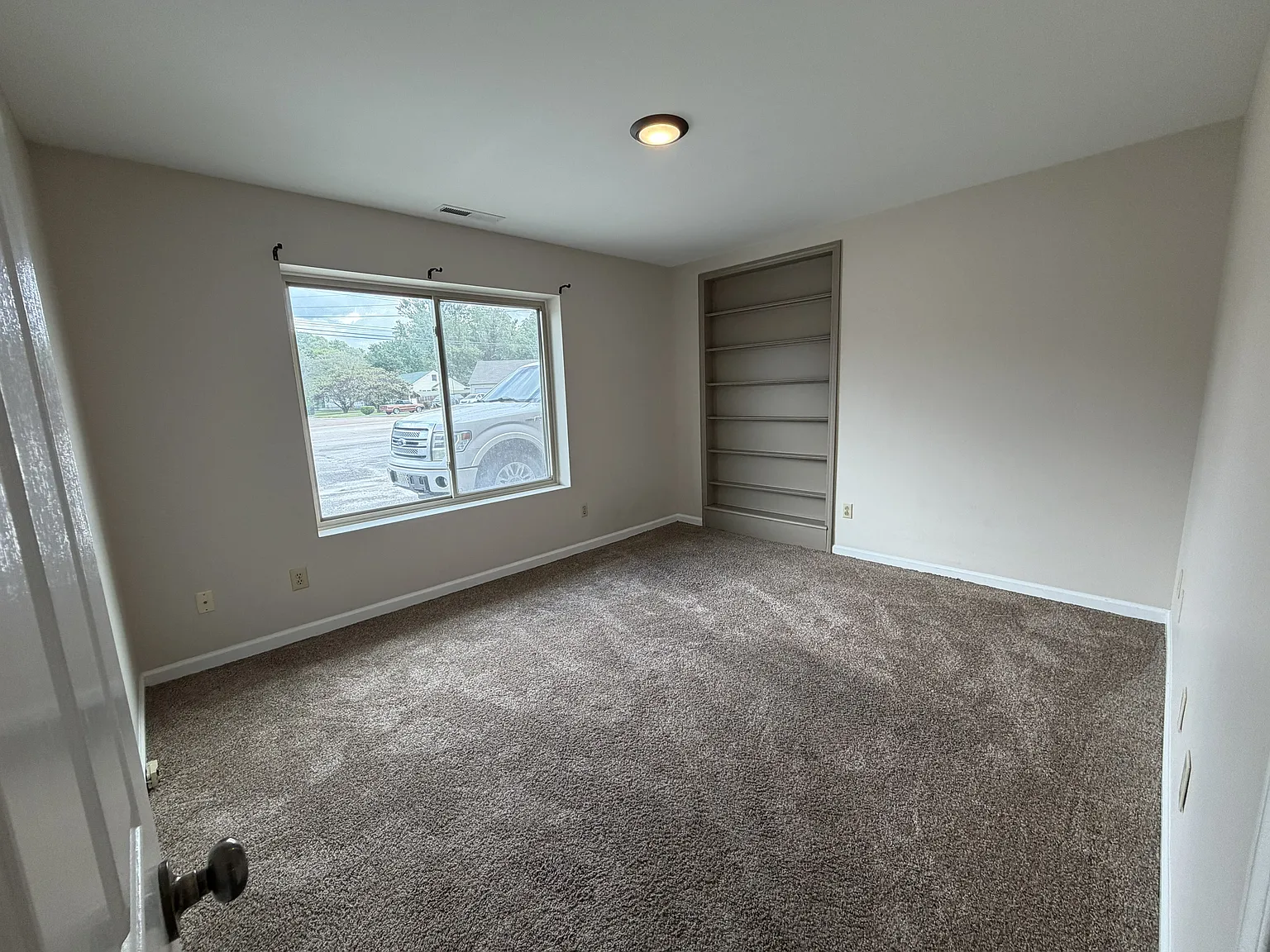 2 bed, 1050 sqft, $900 — Photo 3