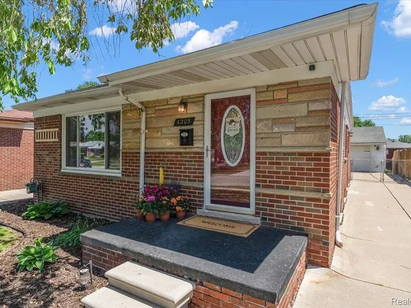 4205 Katherine St, Dearborn Heights, MI 48125