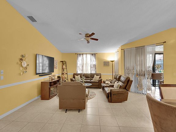 5th image of 5379 Verona Drive #H