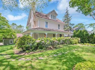 128 Sasco Hill Rd, Fairfield, CT 06824