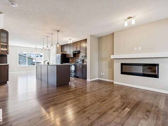 5th image of 8311 Ellis Cres NW
