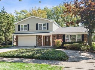 3047 Mary Kay Ln, Glenview, IL