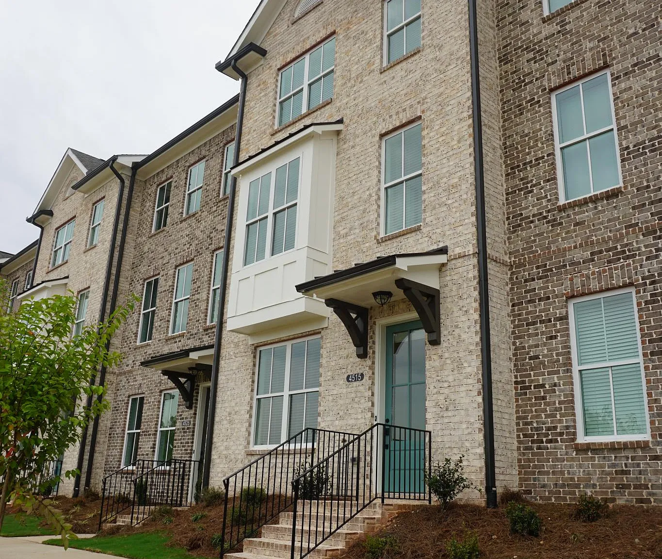 3 bed, 1994 sqft, $2,850 — Photo 1