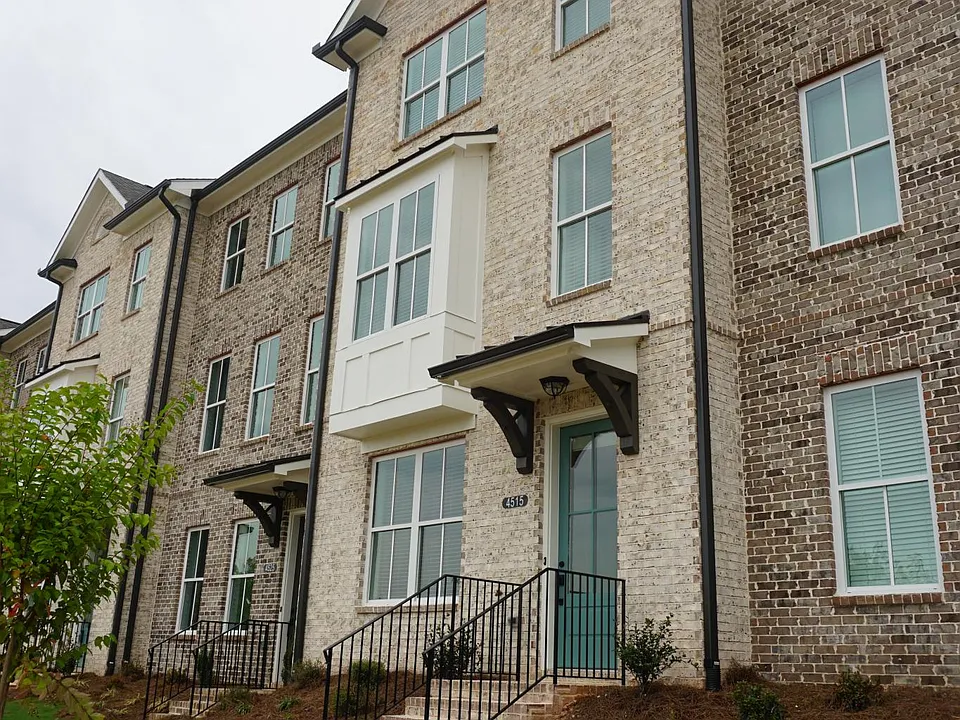 4515 Sims Park Overlook