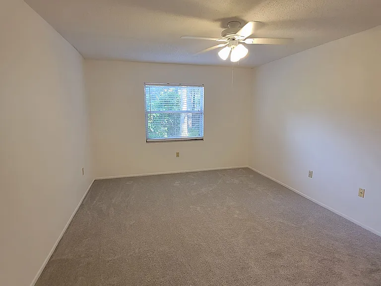 4863 Village Gardens Dr — Photo 7
