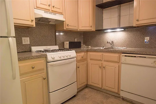 Rented by Maz Group NY | media 16