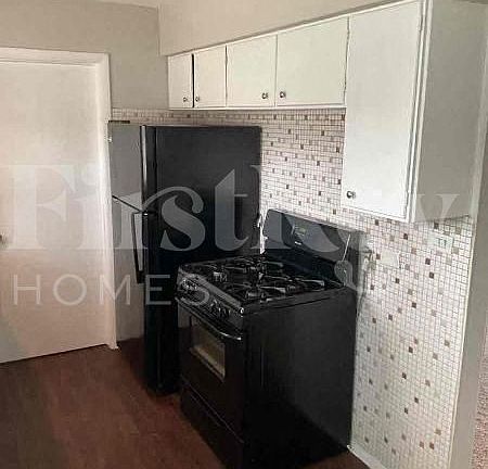 5th image of 1355 S Oakland Ave