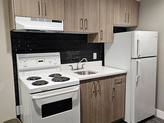 3rd image of 7712 Sparrow Dr #401