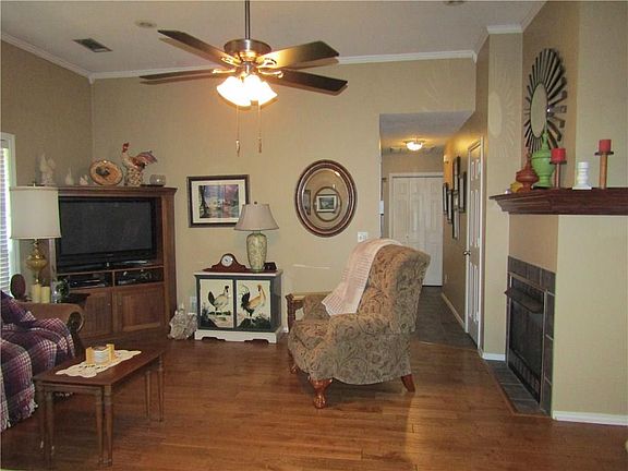 4th image of 3075 Aikin Dr